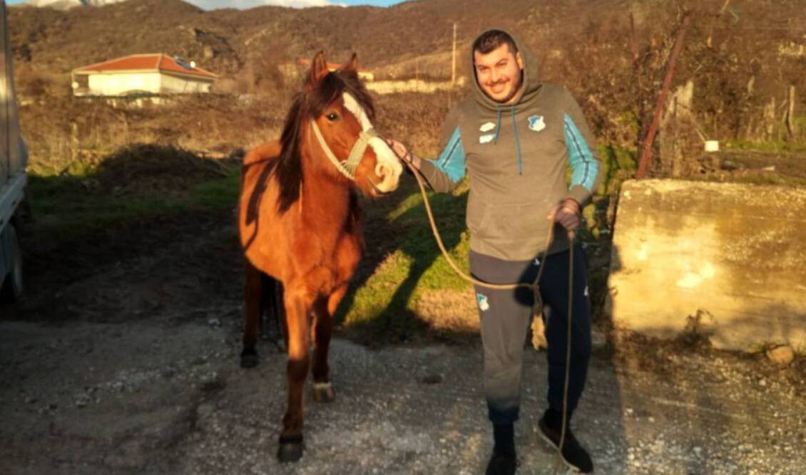 Κώστας Νικολαΐδης: Ο Δημοσιογράφος άφησε τη ζωή στην πόλη και μαζί με εθελοντές δίνουν ξανά πνοή στο ακριτικό Καρυδοχώρι Σερρών