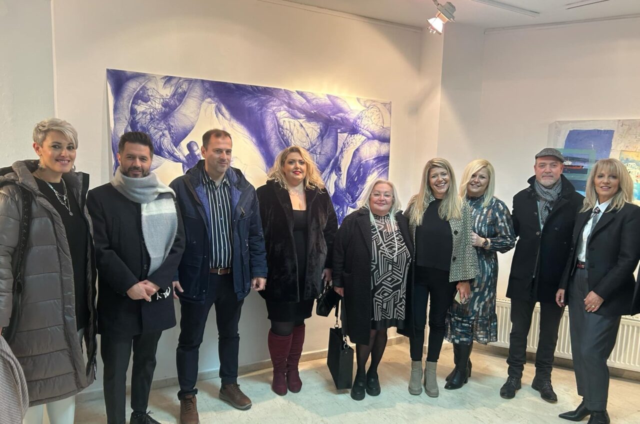 Με επιτυχία τα εγκαίνια της έκθεσης «συνΘΕΣΕΙΣ» – Άνοιξε μετά από 14 χρόνια ο εκθεσιακός χώρος της τέως Κ.Ε.ΔΗ.Σ.