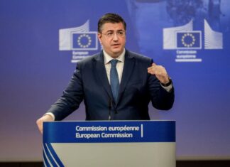tzitzikostas evropi aftokinitoviomichanies3