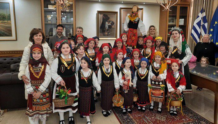 dimos serron kalanta lazarou tria