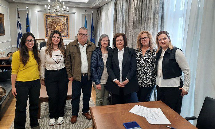 xatzivasileiou mitliagka stegi gia kakopoihmenes ginaikes tria