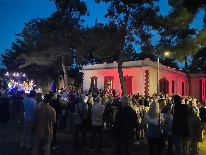pinakothiki konstantinos ksenakis ekdilosi dio